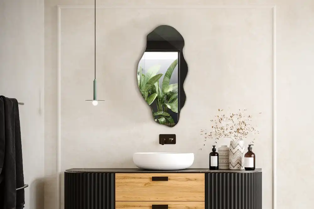 Dekorativno ogledalo nepravilne oblike