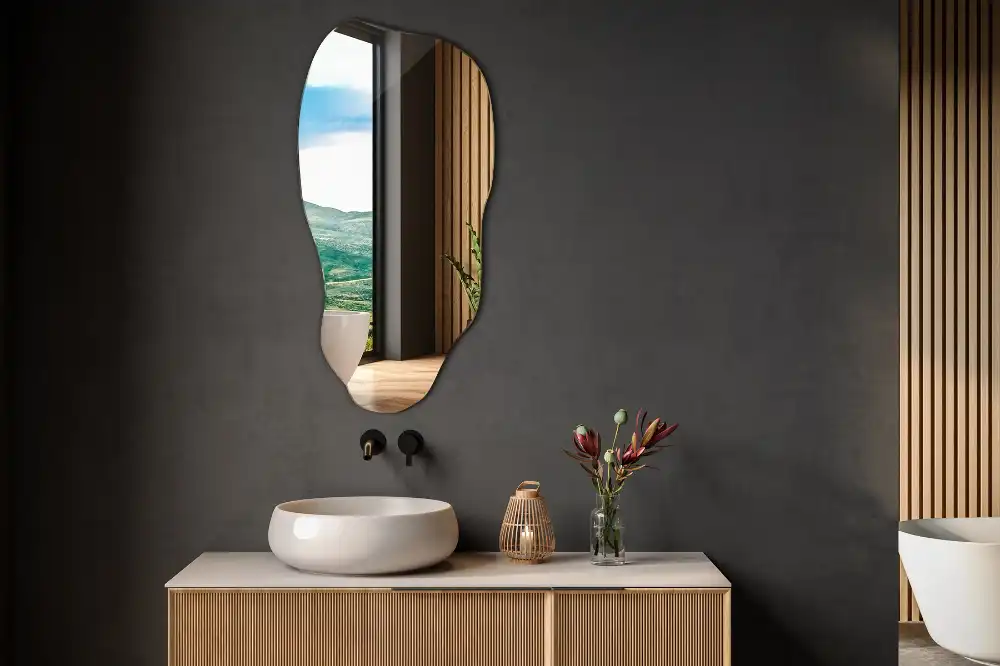 Unikatno asimetrično ogledalo modernо