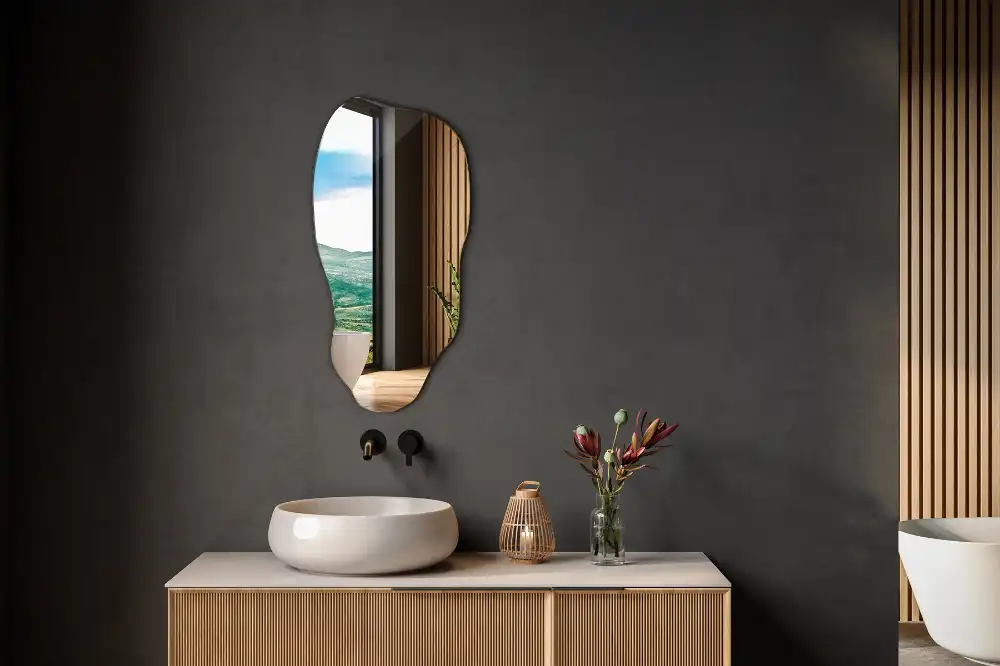 Unikatno asimetrično ogledalo modernо