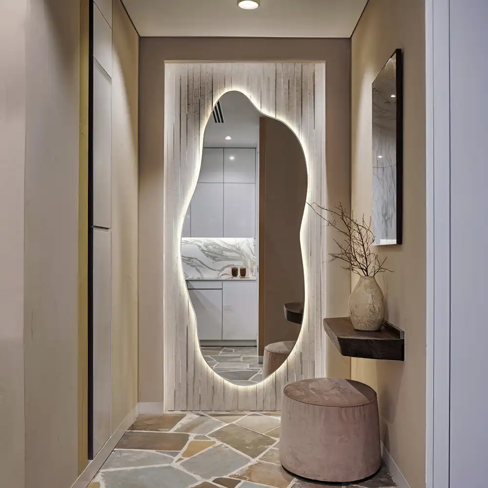 Subtilno ogledalo z led osvetlitvijo