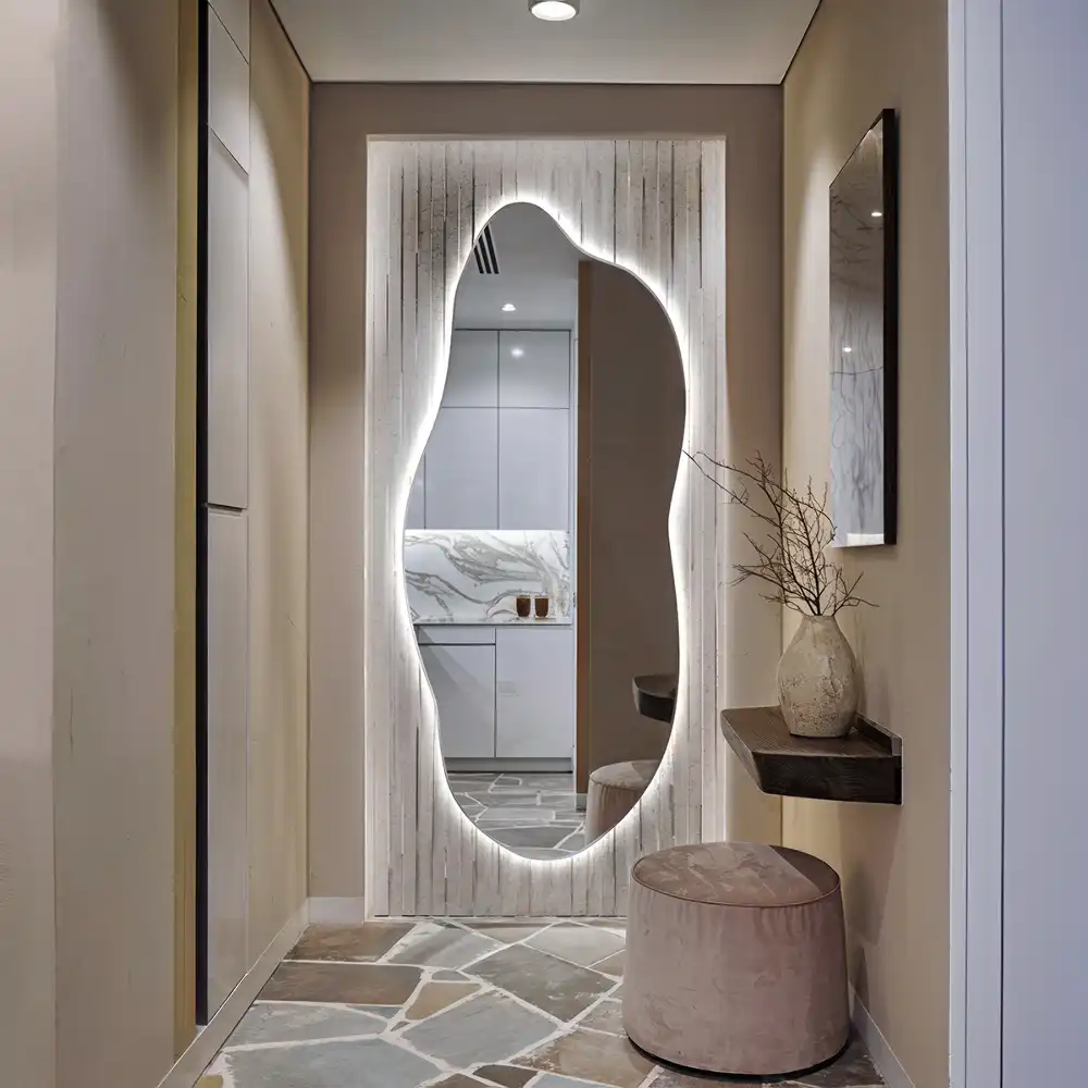 Subtilno ogledalo z led osvetlitvijo