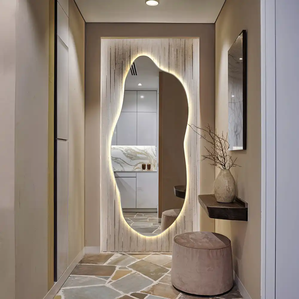 Subtilno ogledalo z led osvetlitvijo