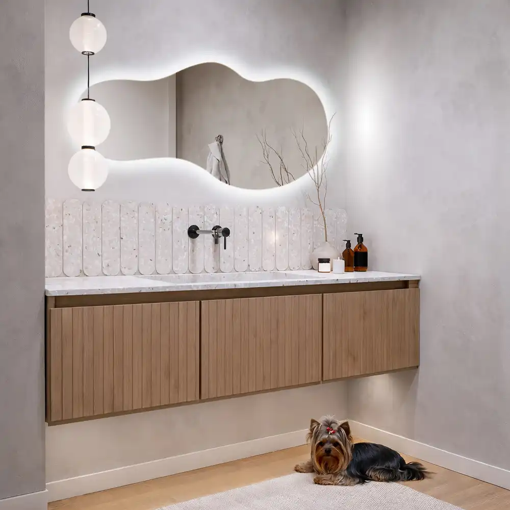 Elegantno organsko stensko ogledalo z LED osvetlitvijo
