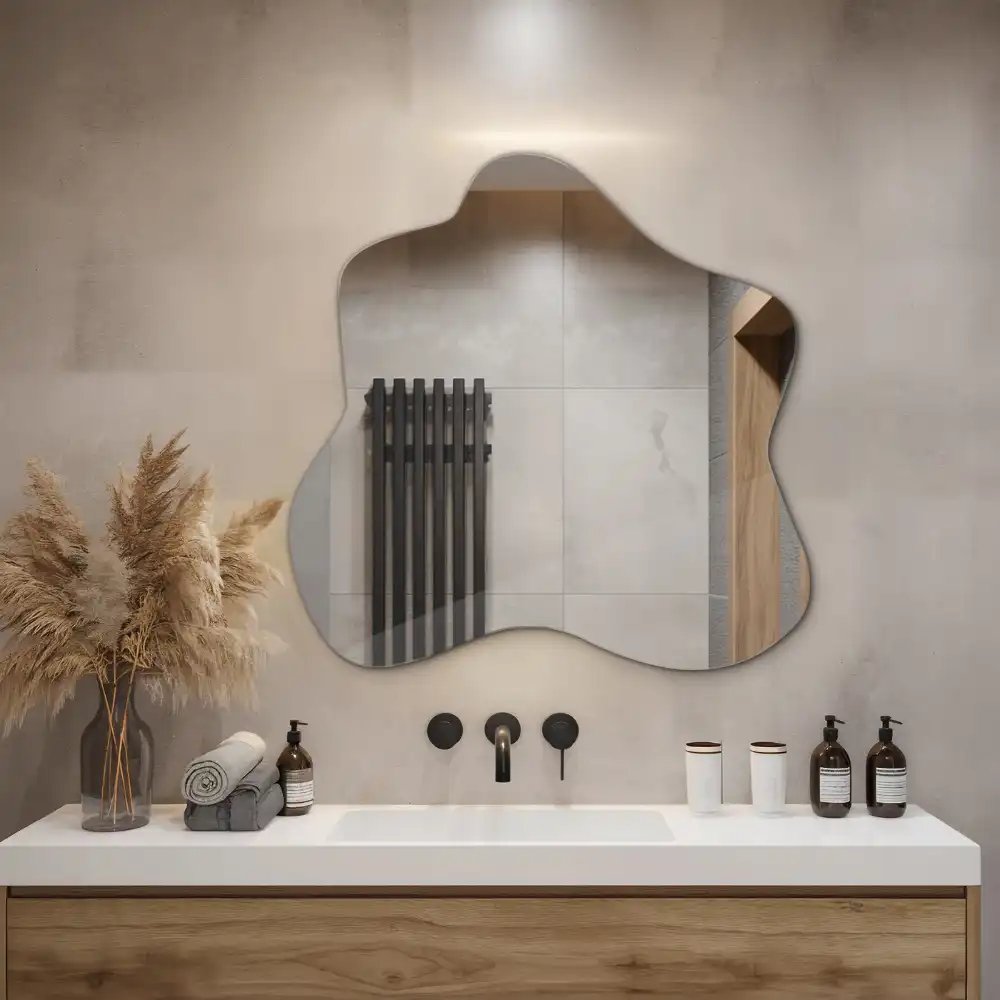 Asimetrično ogledalo v obliki packe