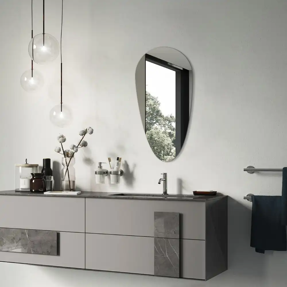 Ogledalo v obliki kapljice