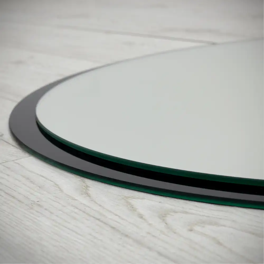 Okroglo ogledalo s črnim okvirjem