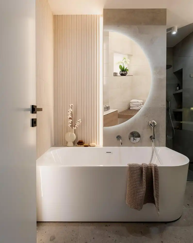 Ogledalo polkrožno z LED osvetlitvijo