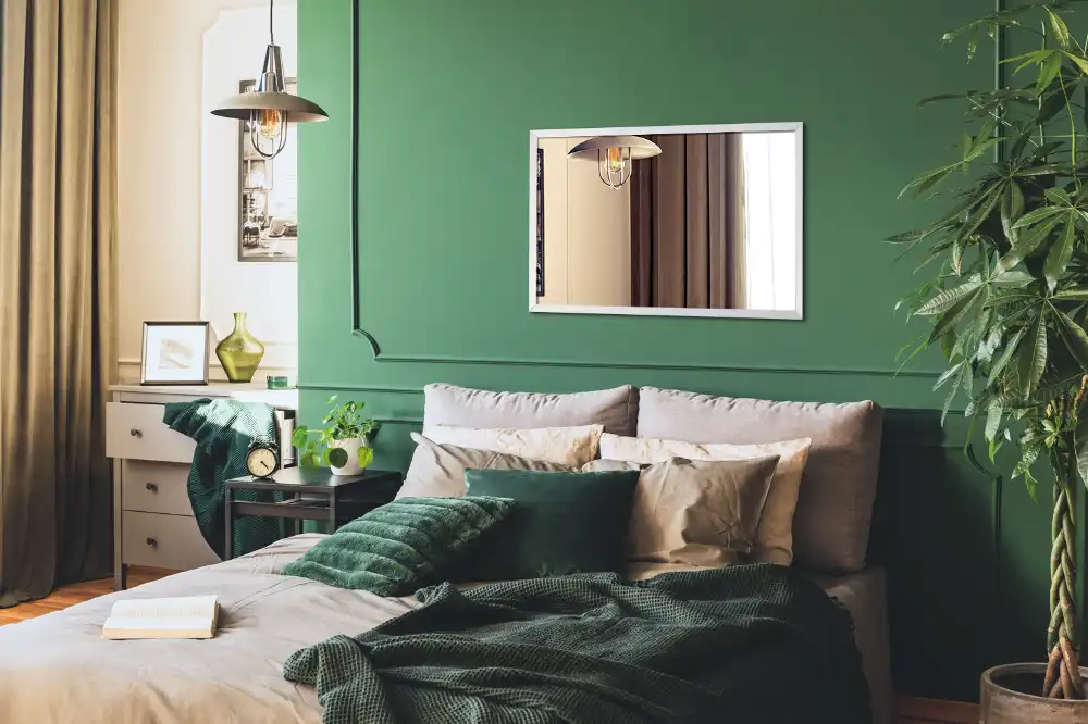 Pravokotno ogledalo dekorativno z belim okvirjem