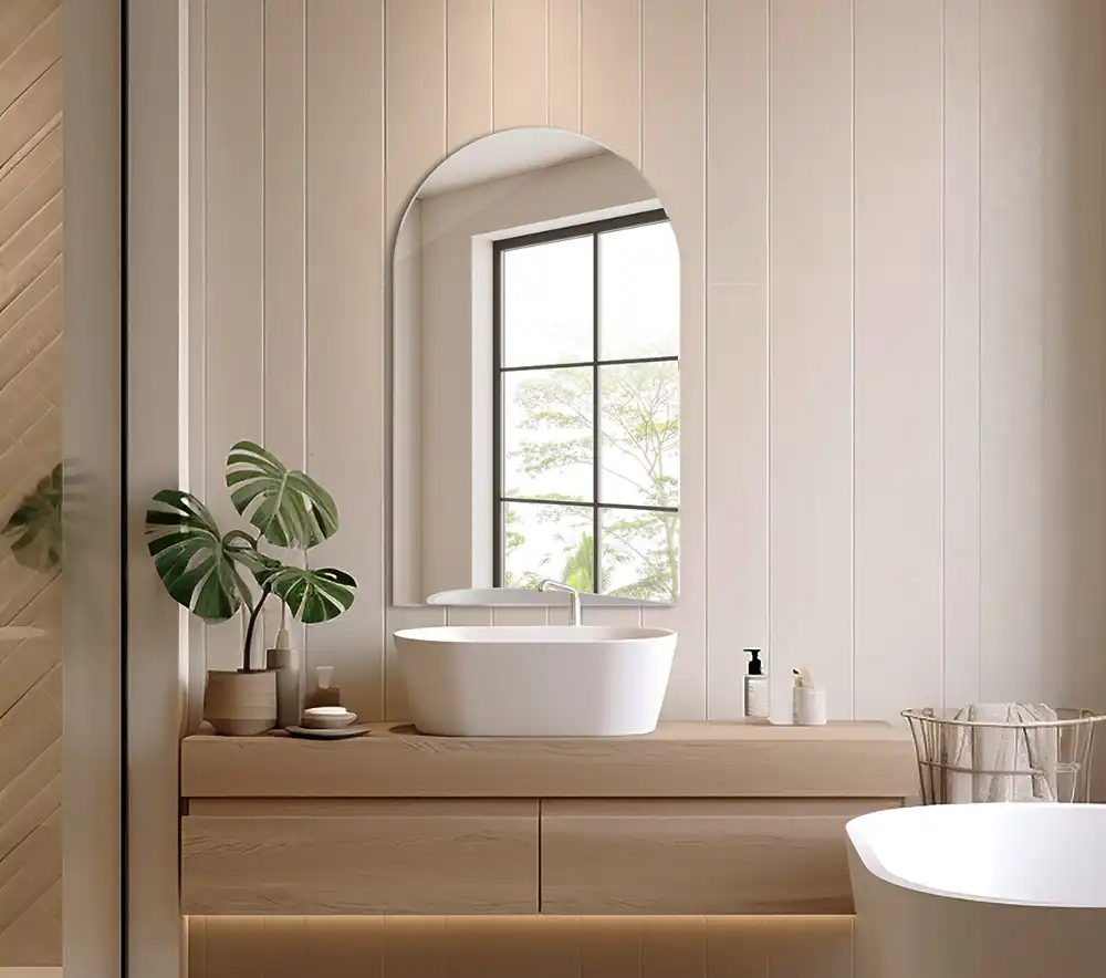 Elegantno polovično ovalno ogledalo brez okvirja