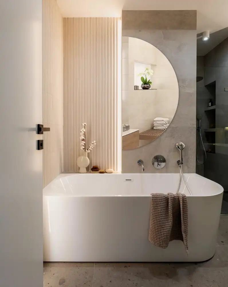 Polkrožno ogledalo brez okvirja