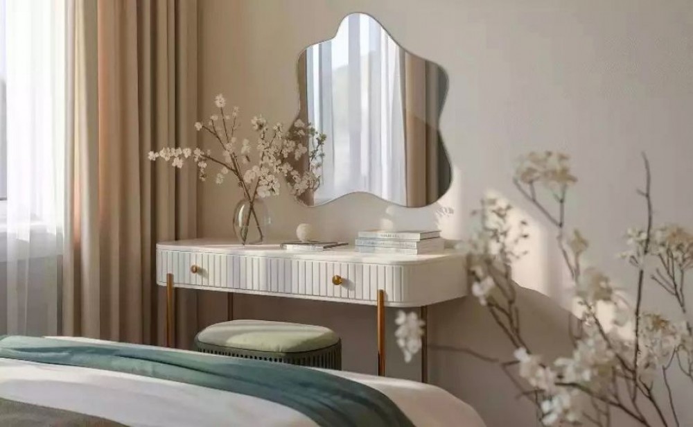 Kakšno ogledalo nad toaletno mizo? Praktični vodnik s pridihom stila